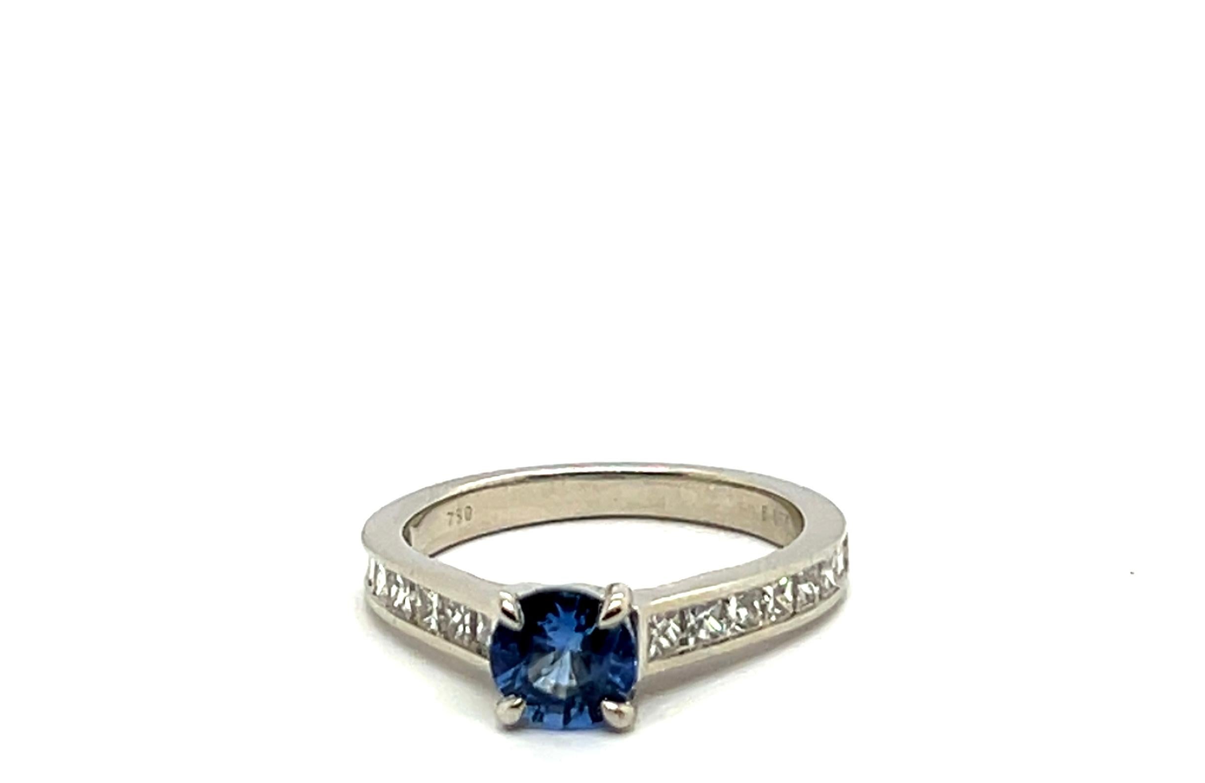 Brilliant Cut Ring White Gold 18 Carats Sapphire and Diamonds 0.800 Carats For Sale