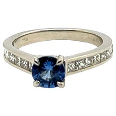 Ring White Gold 18 Carats Sapphire and Diamonds 0.800 Carats