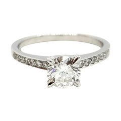 Ring aus Weißgold mit Diamanten