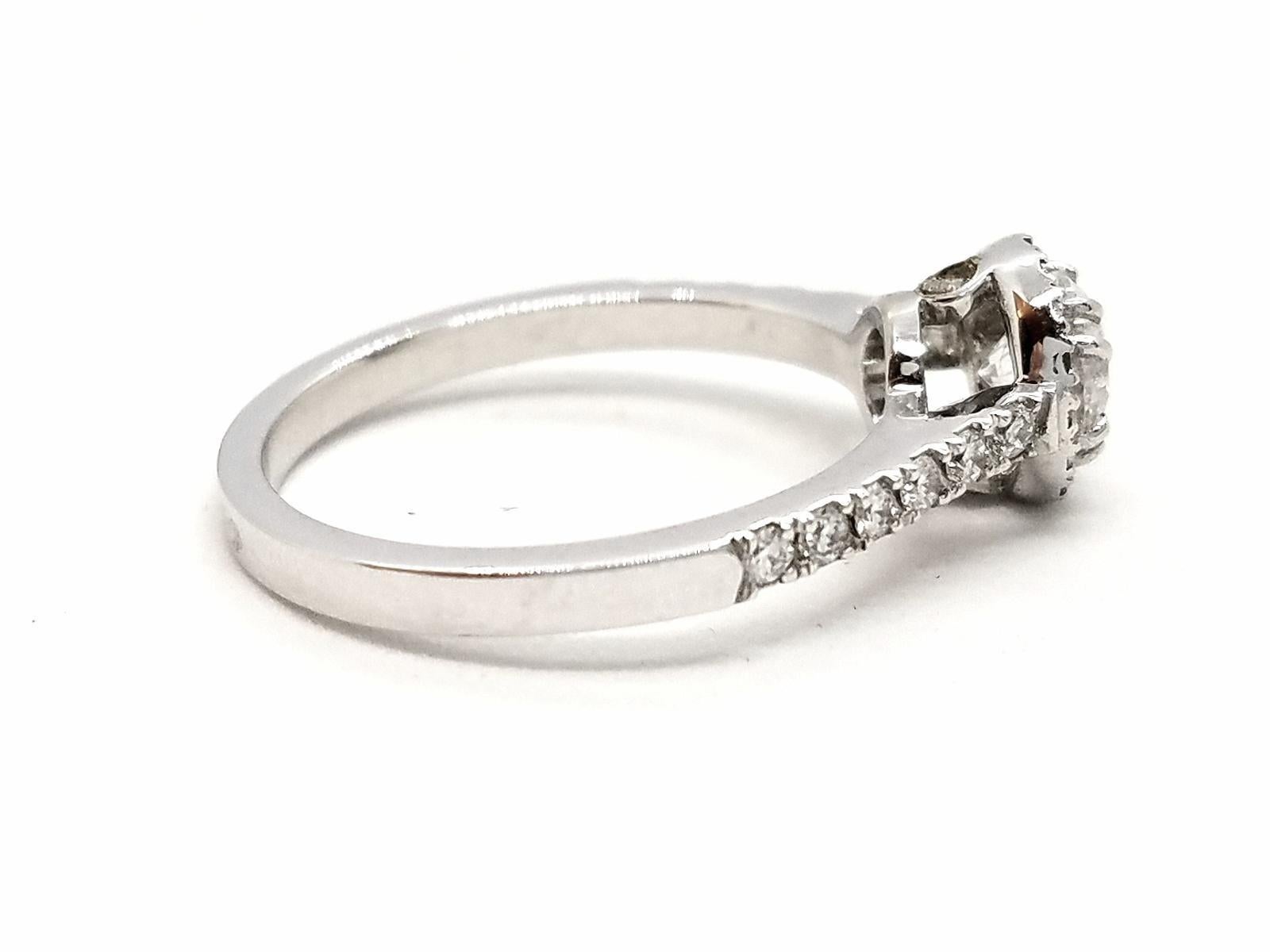 Ring aus Weißgold mit Diamanten im Angebot 7