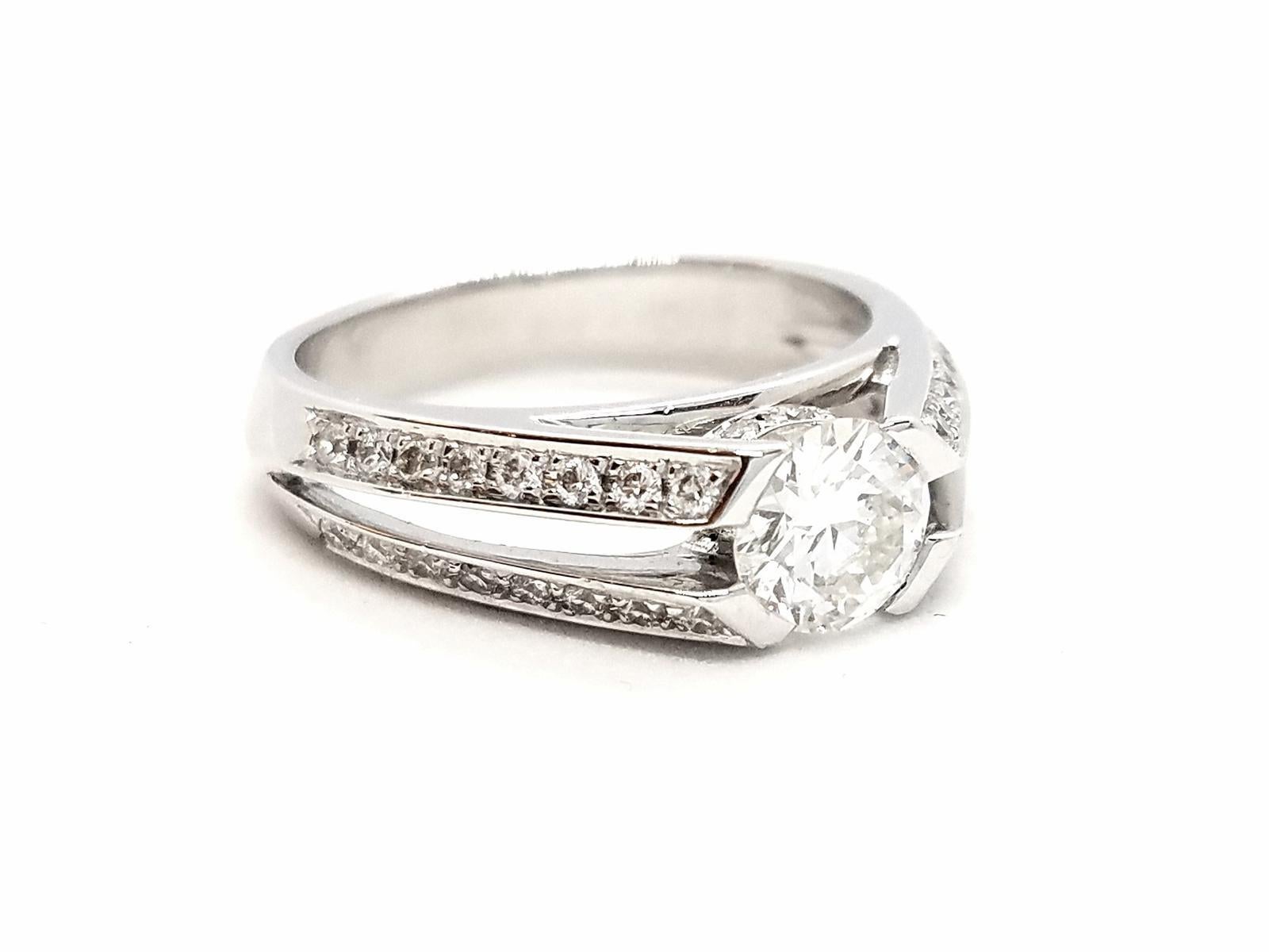 Ring aus Weißgold mit Diamanten im Angebot 12