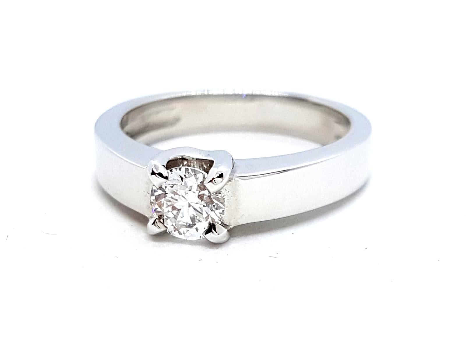 Ring aus Weißgold mit Diamanten im Angebot 14