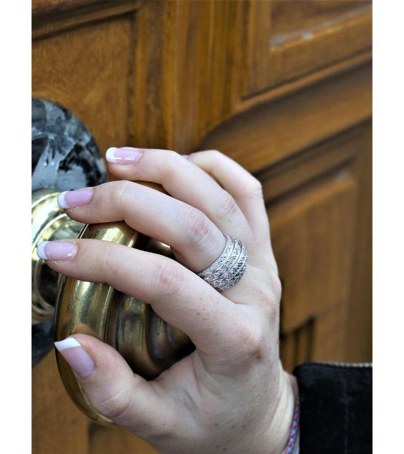 Mit Diamanten besetzter Ring. aus Weißgold 750 Tausendstel (18 Karat). 75 Diamanten. mit einem Gesamtgewicht von etwa 1,125 cts. Breite auf der Oberseite: 1,32 cm. fingergröße: 54. gesamtgewicht: 9,05 g. adlerkopfpunze. ausgezeichneter zustand

