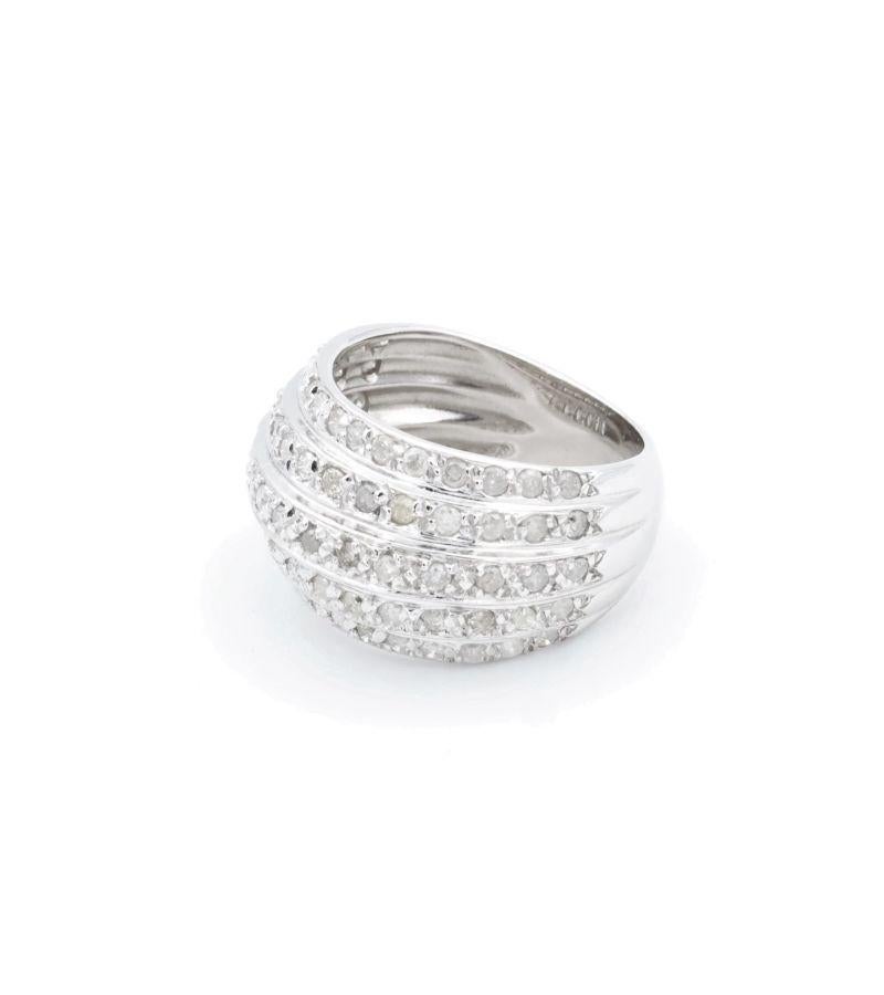 Ring aus Weißgold mit Diamanten (Brillantschliff) im Angebot