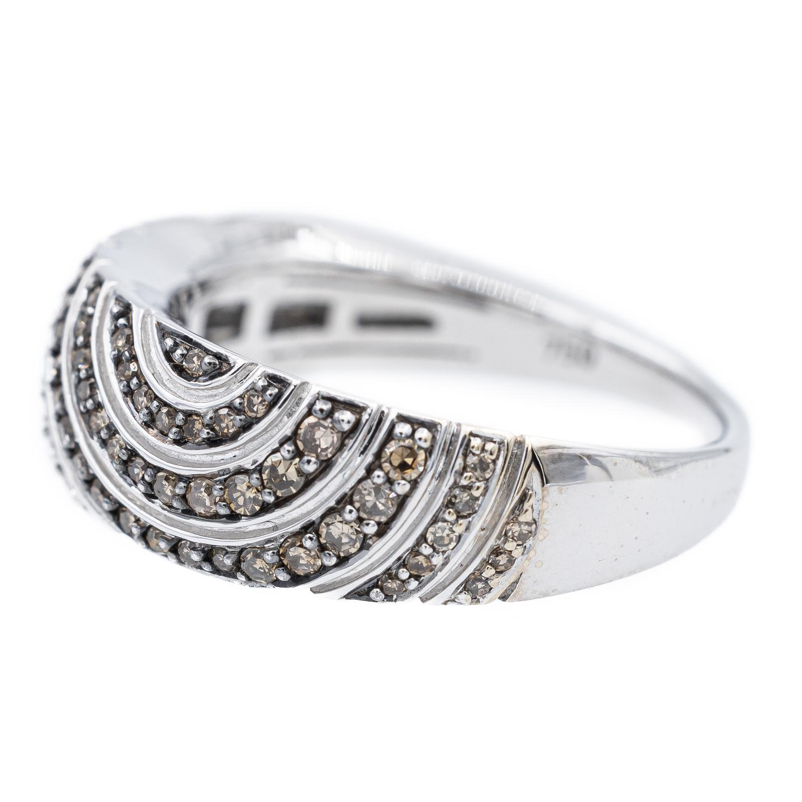 Ring aus Weißgold mit Diamanten (Alteuropäischer Brillantschliff) im Angebot