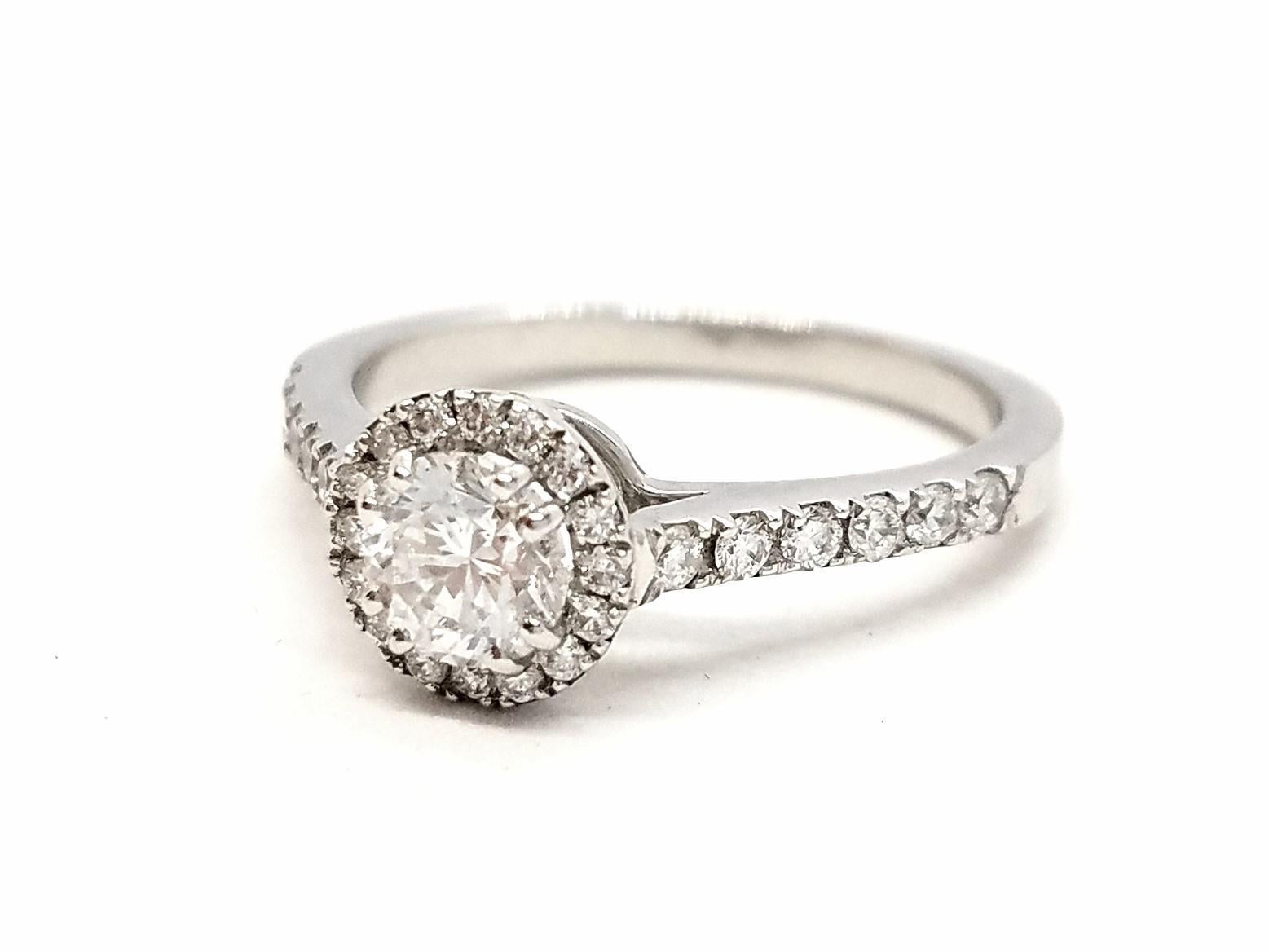 Ring aus Weißgold mit Diamanten im Angebot 1