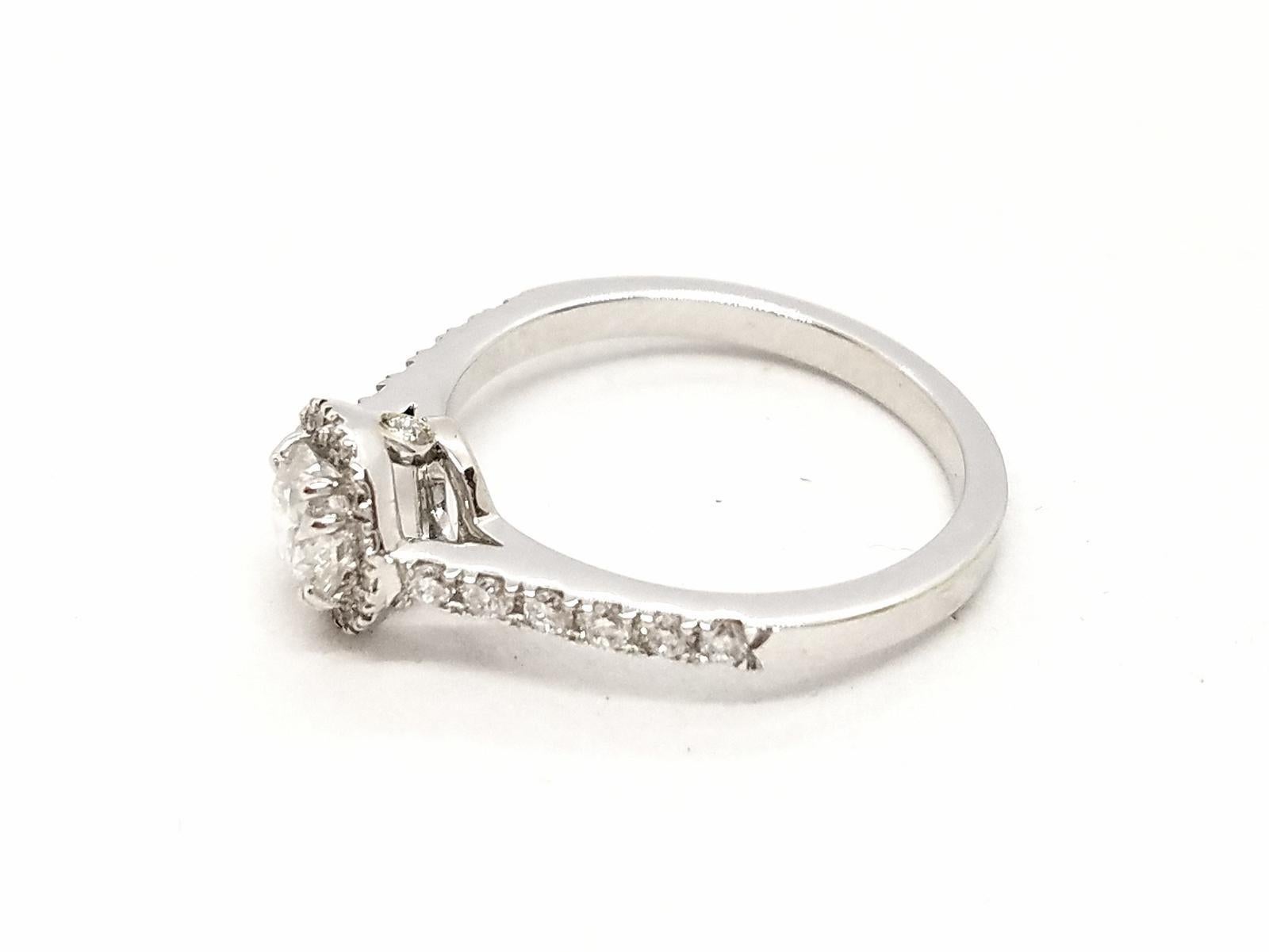 Ring aus Weißgold mit Diamanten im Angebot 2
