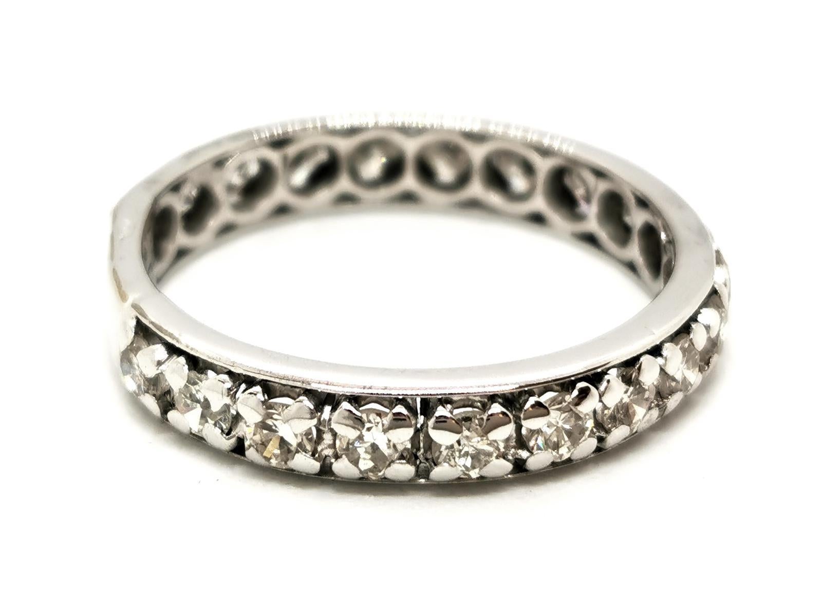 Ring aus Weißgold mit Diamanten im Angebot 1