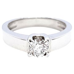 Ring aus Weißgold mit Diamanten