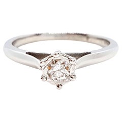 Ring aus Weißgold mit Diamanten