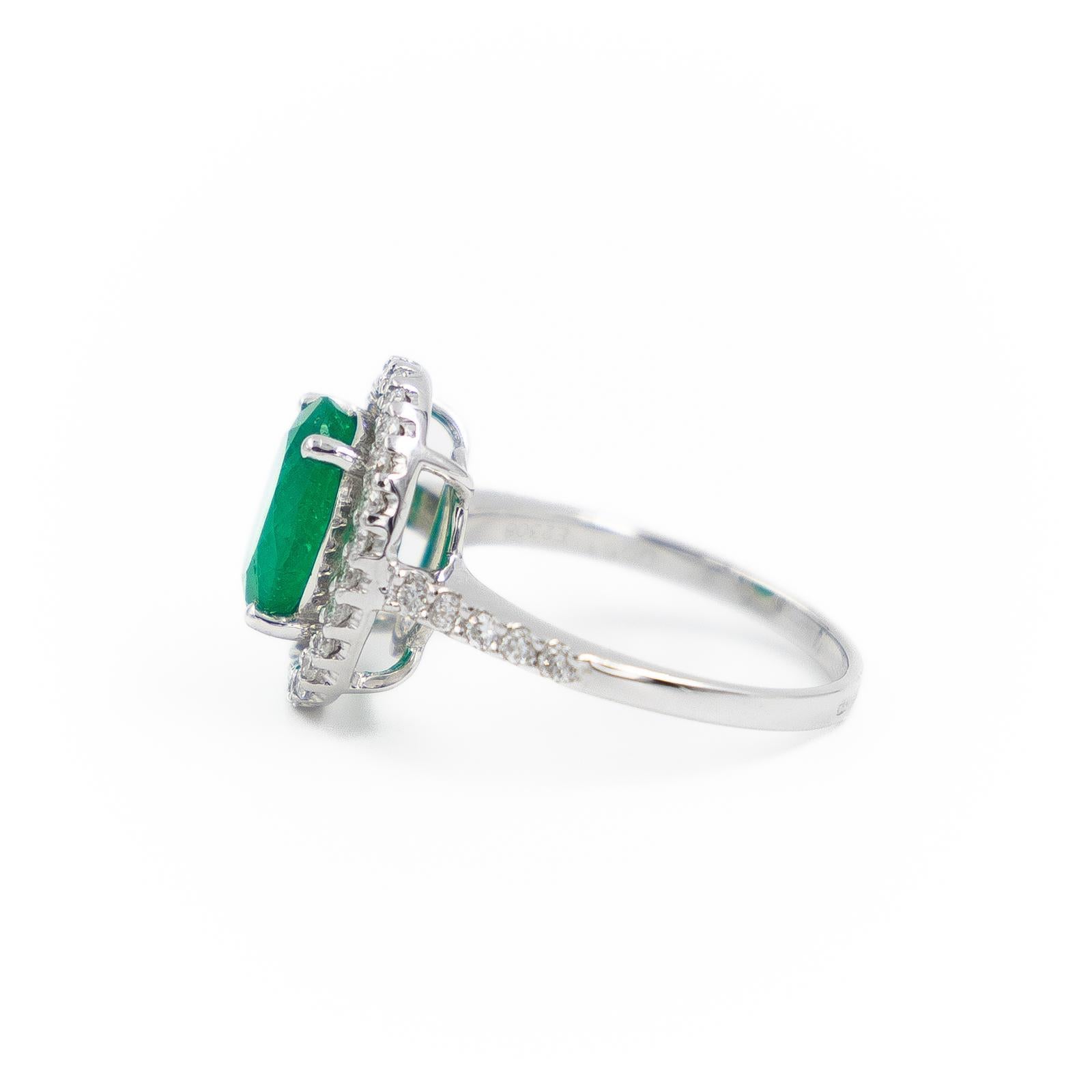Emerald Diamonds White Gold Ring In Excellent Condition For Sale In PARIS, FR