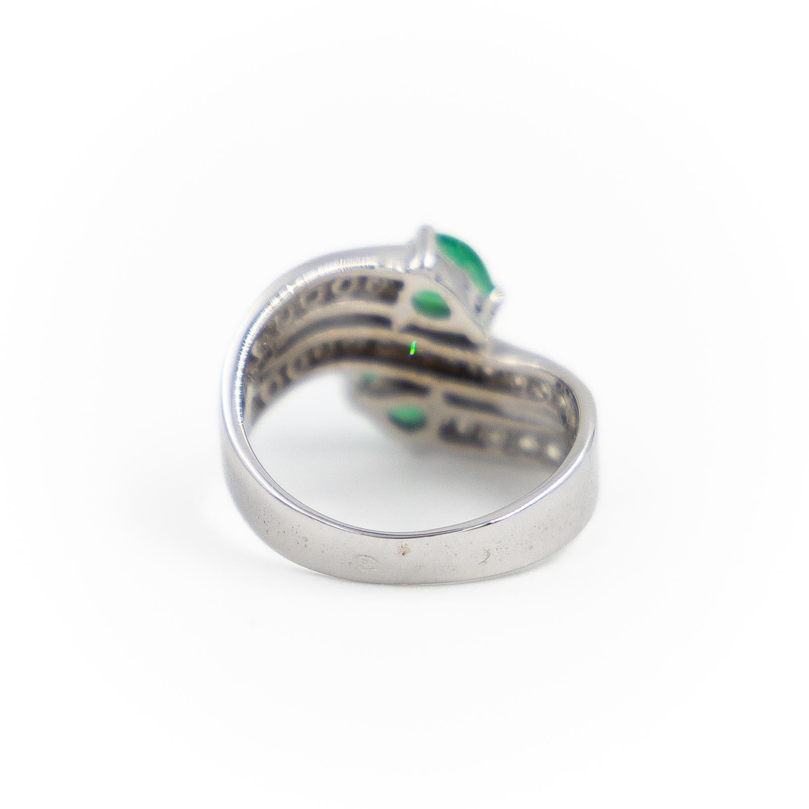 Ring White Gold Emerald In Excellent Condition For Sale In PARIS, FR