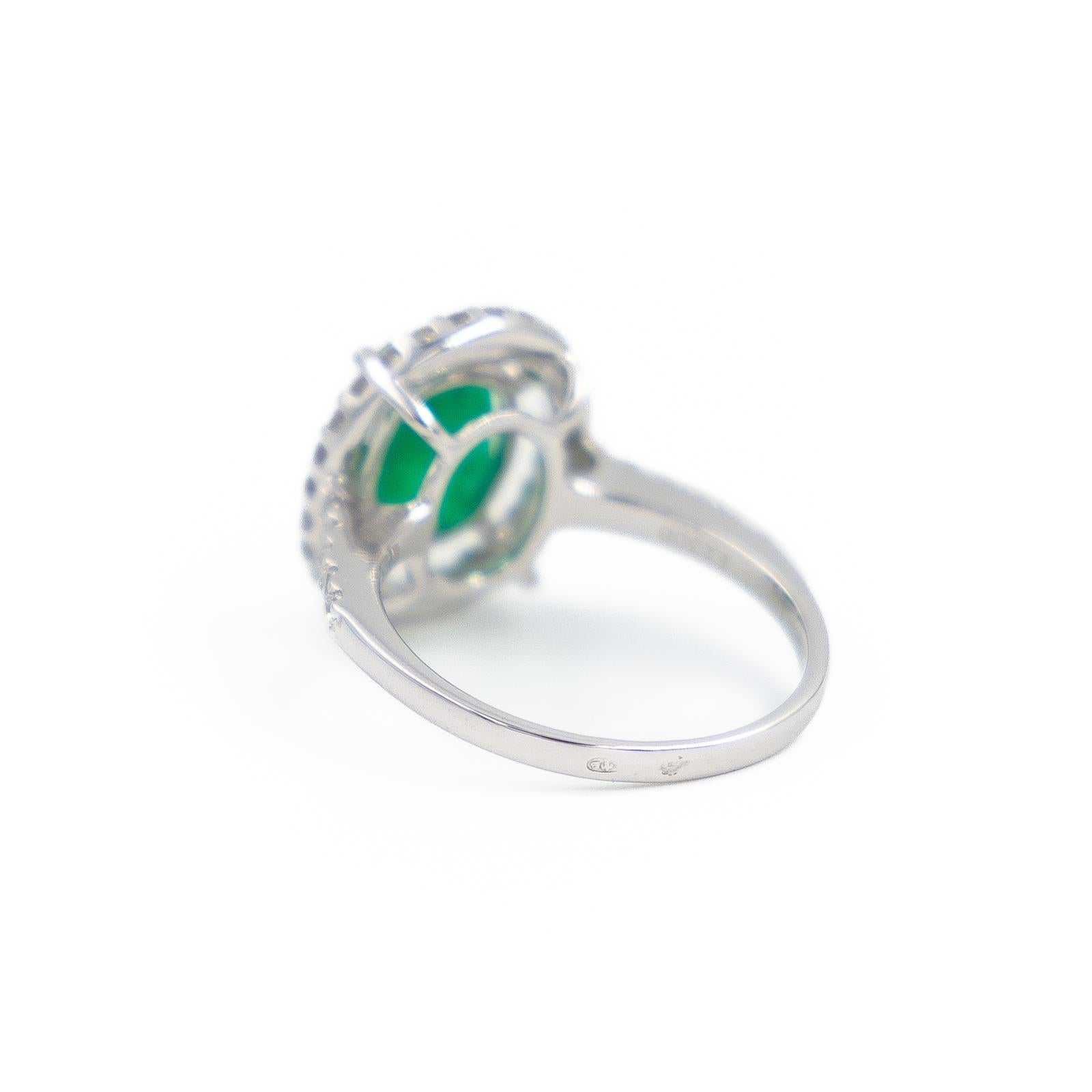 Women's Emerald Diamonds White Gold Ring For Sale