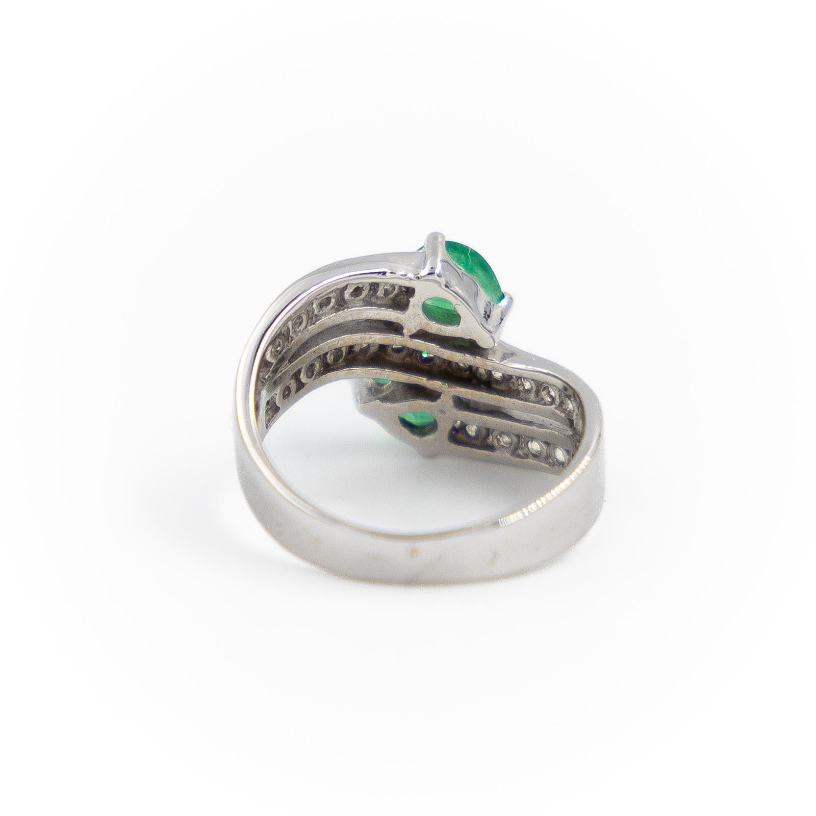 Women's Ring White Gold Emerald For Sale