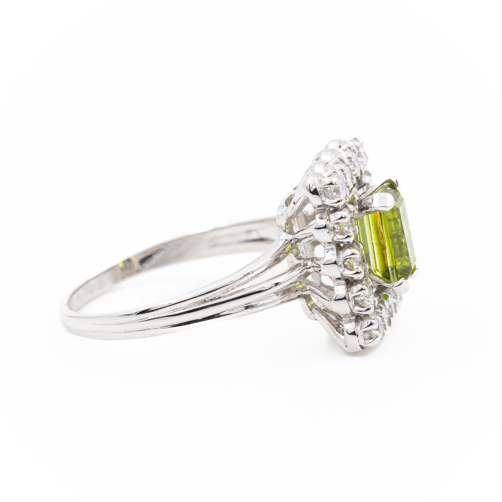 Ring White GoldPeridot In Excellent Condition For Sale In PARIS, FR