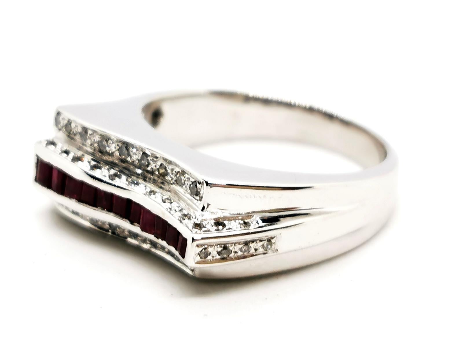 Ring White Gold Ruby In Excellent Condition For Sale In PARIS, FR