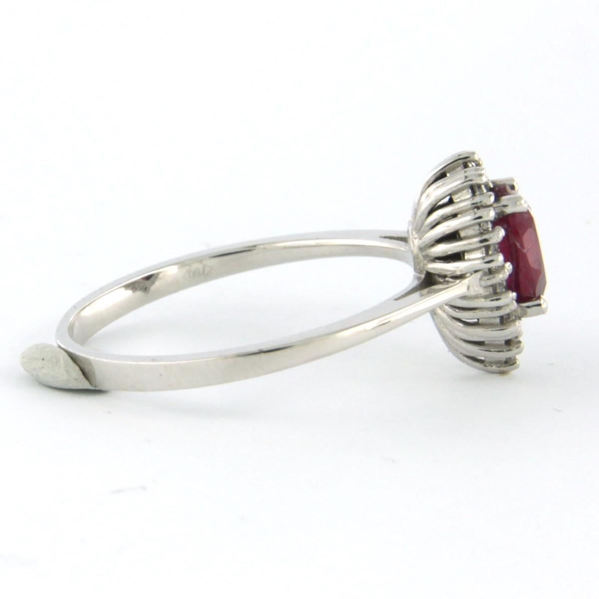 Ring mit Rubin bis zu 0,90ct und Diamanten im Brillantschliff bis zu 0,24ct 18k Gold (Moderne) im Angebot