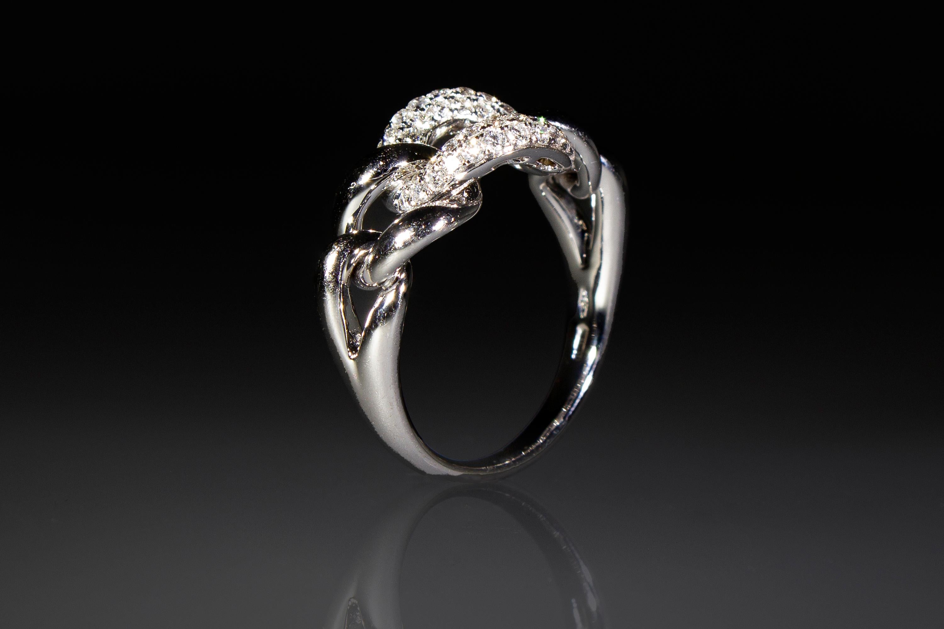 Ring mit 0,52 Karat Diamanten an einer Groumette-Kette aus 18 Karat Gold, hergestellt in Italien Damen im Angebot
