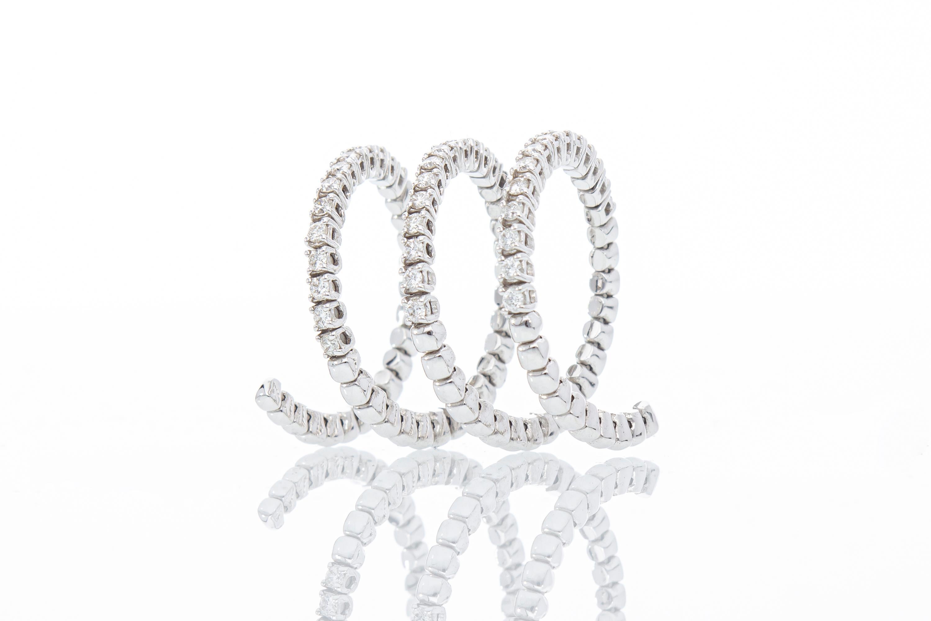 Bague avec 0,68 ct de diamants, N° 40 diamants, l'anneau est une spirale élastique Neuf - En vente à Rome, IT