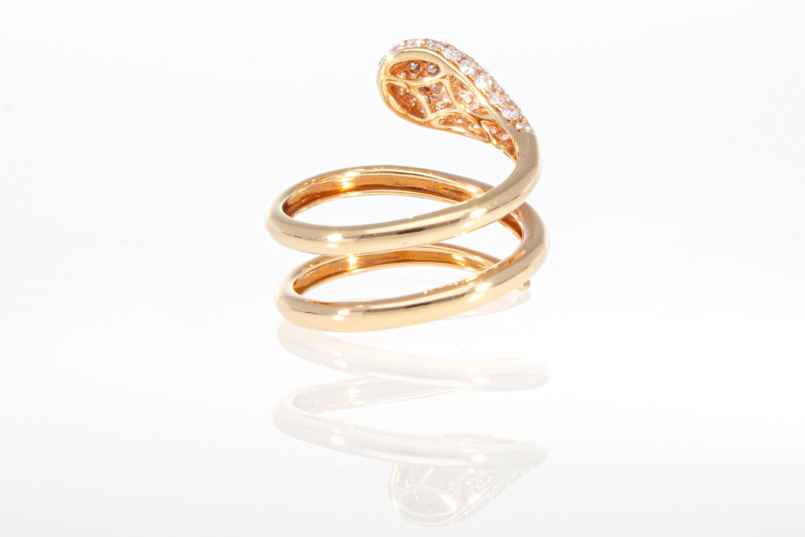 Ring with 0.73 Ct of Diamonds, 18Kt Gold Snake Model For Sale 2