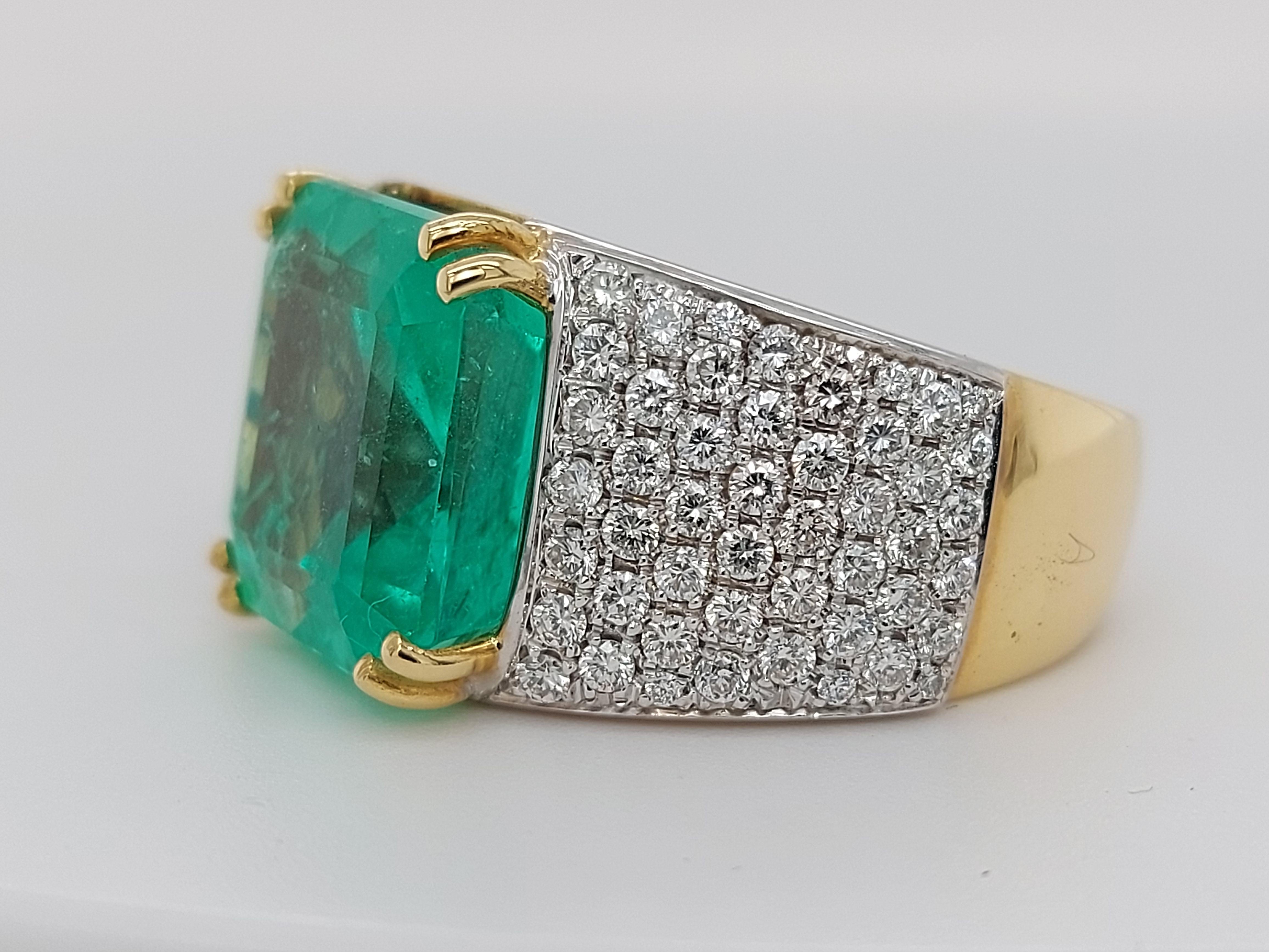 18kt Ring with 11.11 Carat Colombian Emerald & 1.64 Carat Brilliant Cut Diamonds For Sale 2