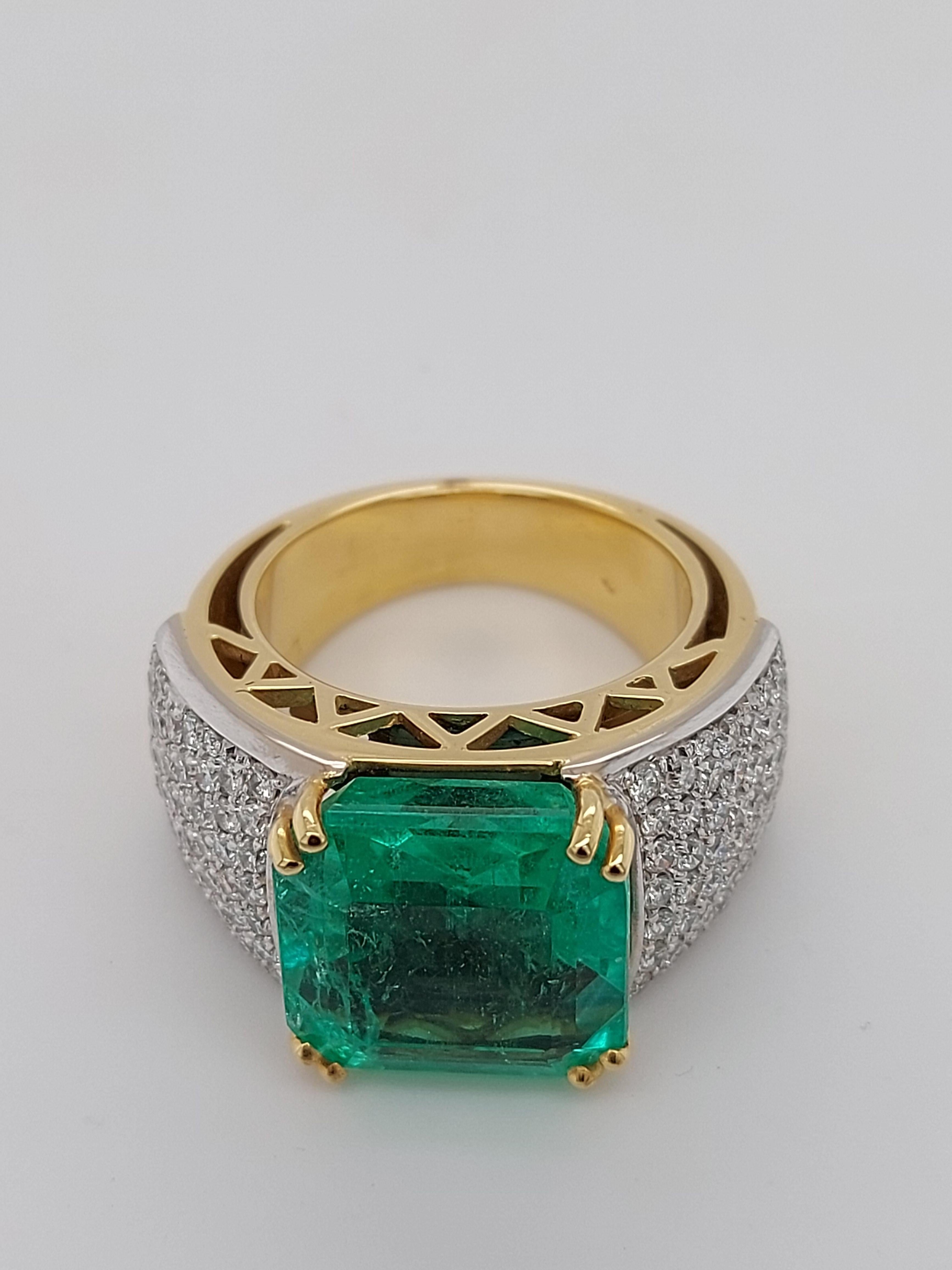 18kt Ring with 11.11 Carat Colombian Emerald & 1.64 Carat Brilliant Cut Diamonds For Sale 1