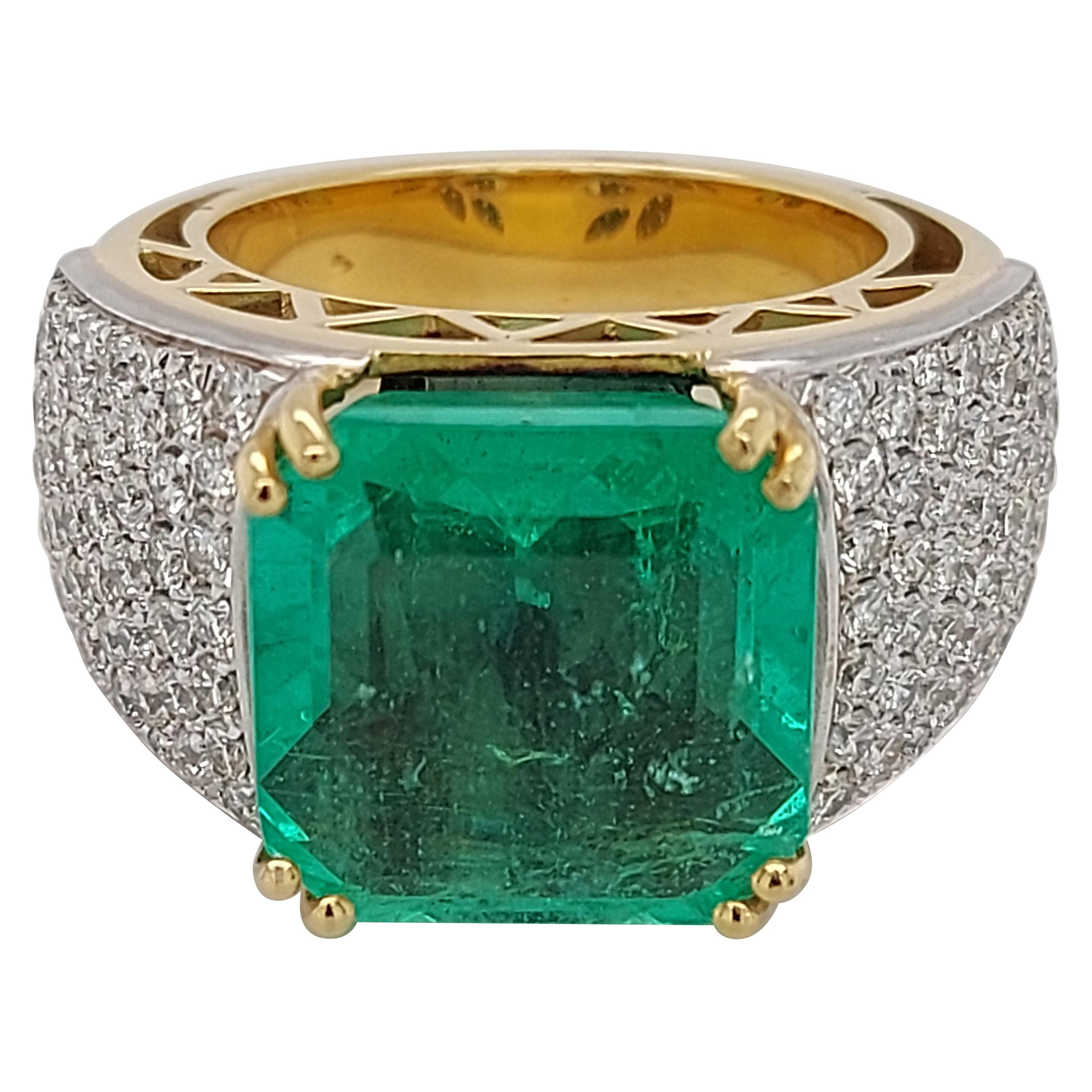 18kt Ring with 11.11 Carat Colombian Emerald & 1.64 Carat Brilliant Cut Diamonds For Sale