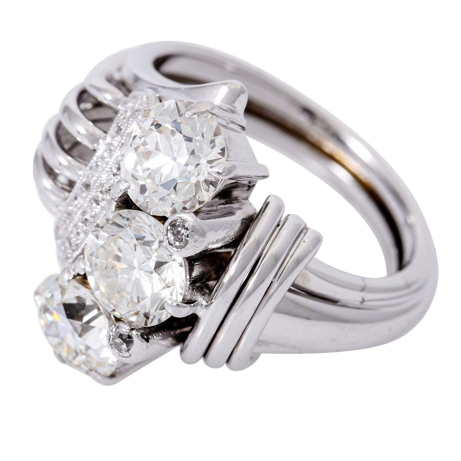 Brilliant Cut Ring with 3 Brilliant-Cut Diamonds Totaling Approx. 3 Ct For Sale