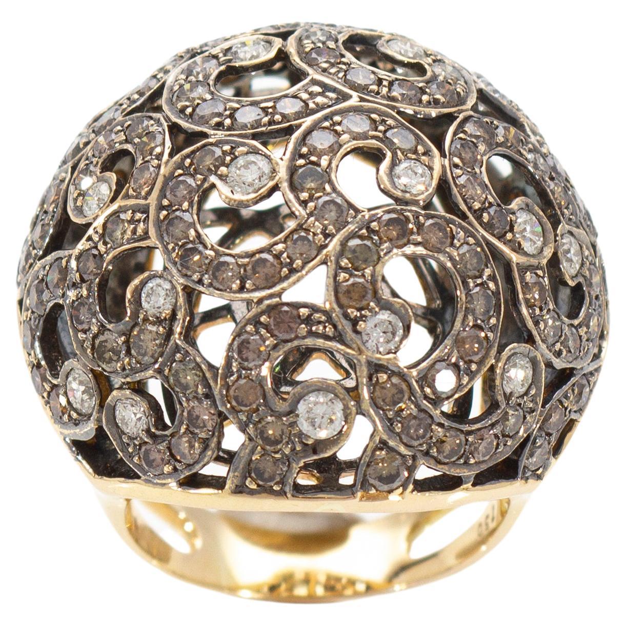 Bague avec 3,20 carats de diamants bruns et 0,85 carat de diamants blancs. Or 18Kt en vente