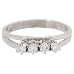 Ring mit 4 Diamanten