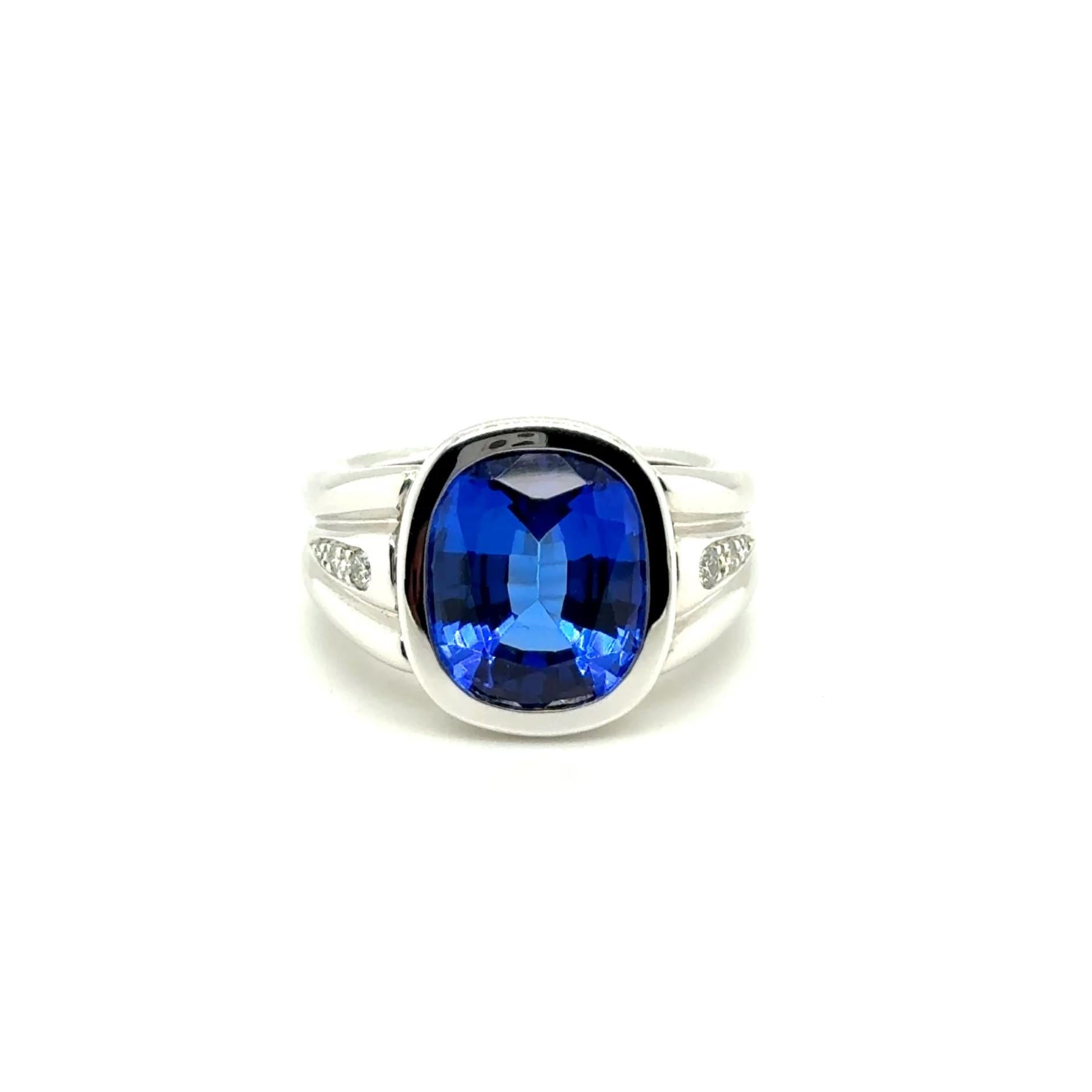 Ring mit 7,01 Karat Tansanit mit Diamanten aus 18 Karat Weißgold im Angebot 5