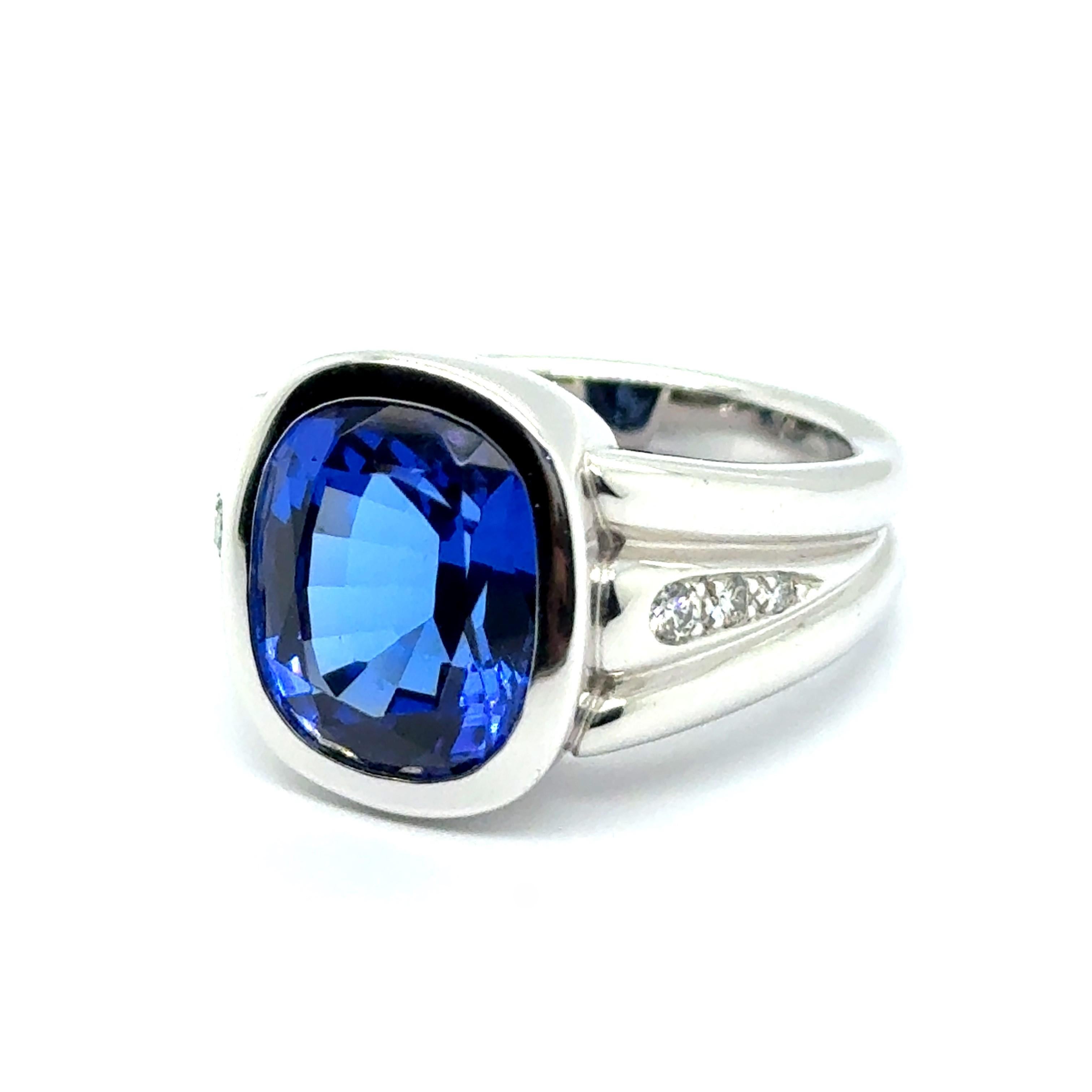 Ring mit 7,01 Karat Tansanit mit Diamanten aus 18 Karat Weißgold im Angebot 2