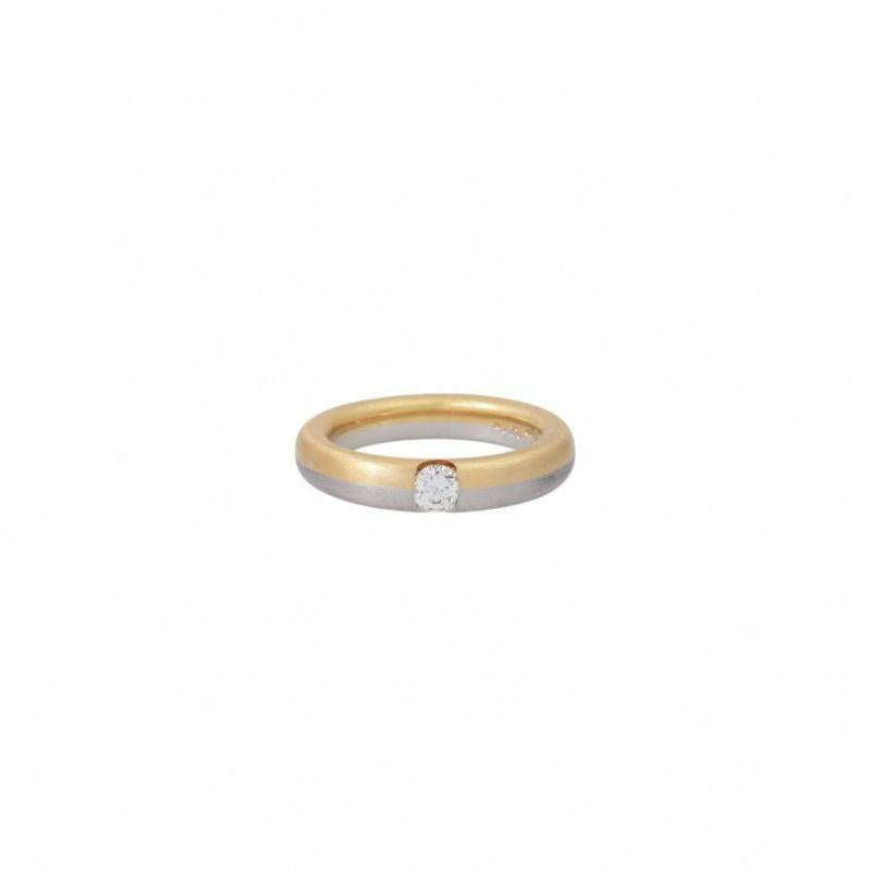 (punz.), ca. WEISS (H)/SI, Ringband Platin 950 und GG 18K, 11,2 g, RW: 53, 21. Jahrhundert, neuwertiger Zustand.

 Ring mit Brillant von 0,24 ct (markiert), ca. WHITE (H)/SI, Ringband Platin 950 und 18K YG, 11,2 gr, Ringgröße 53, 21. Jahrhundert,