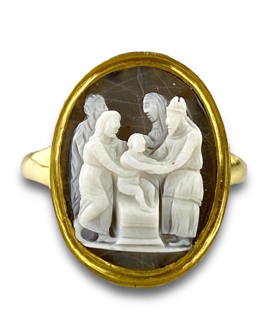Ring with a cameo of the presentation in the temple. Italian, around c. 1600 For Sale 2