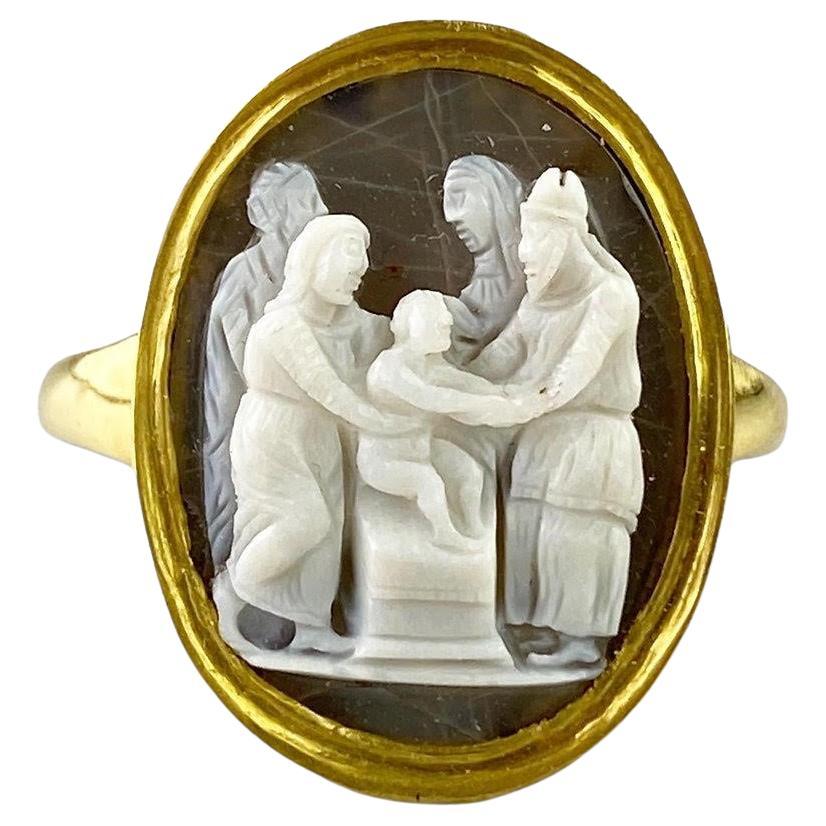 Ring with a cameo of the presentation in the temple. Italian, around c. 1600 For Sale