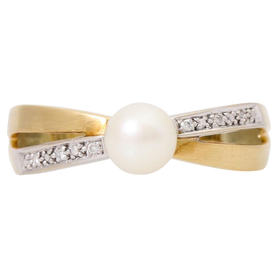 Ring with Akoya Pearl and 6 Diamonds For Sale