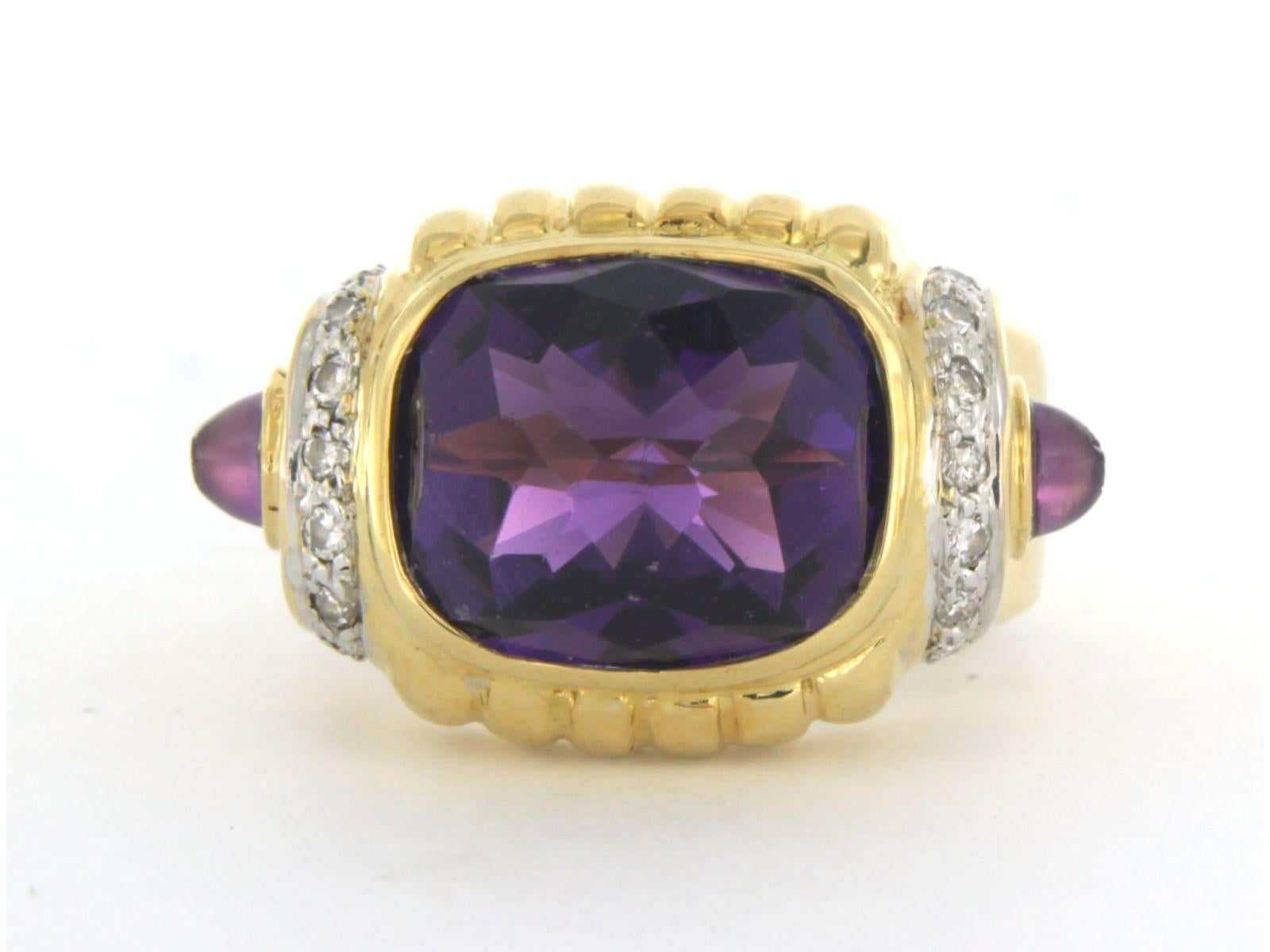 Anello in oro 18k bicolore con ametista e diamante taglio brillante fino a 0,20ct - F/G - VS/SI- misura US 9 - EU 19 (60)

descrizione dettagliata:

la parte superiore dell'anello è larga 1,6 cm e alta 1,0 cm

Misura dell'anello US 9 - EU 19 (60),