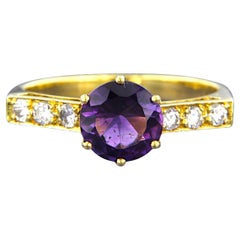 Anillo con amatista hasta 1,20ct y diamantes talla brillante hasta 0,24ct Oro de 18k