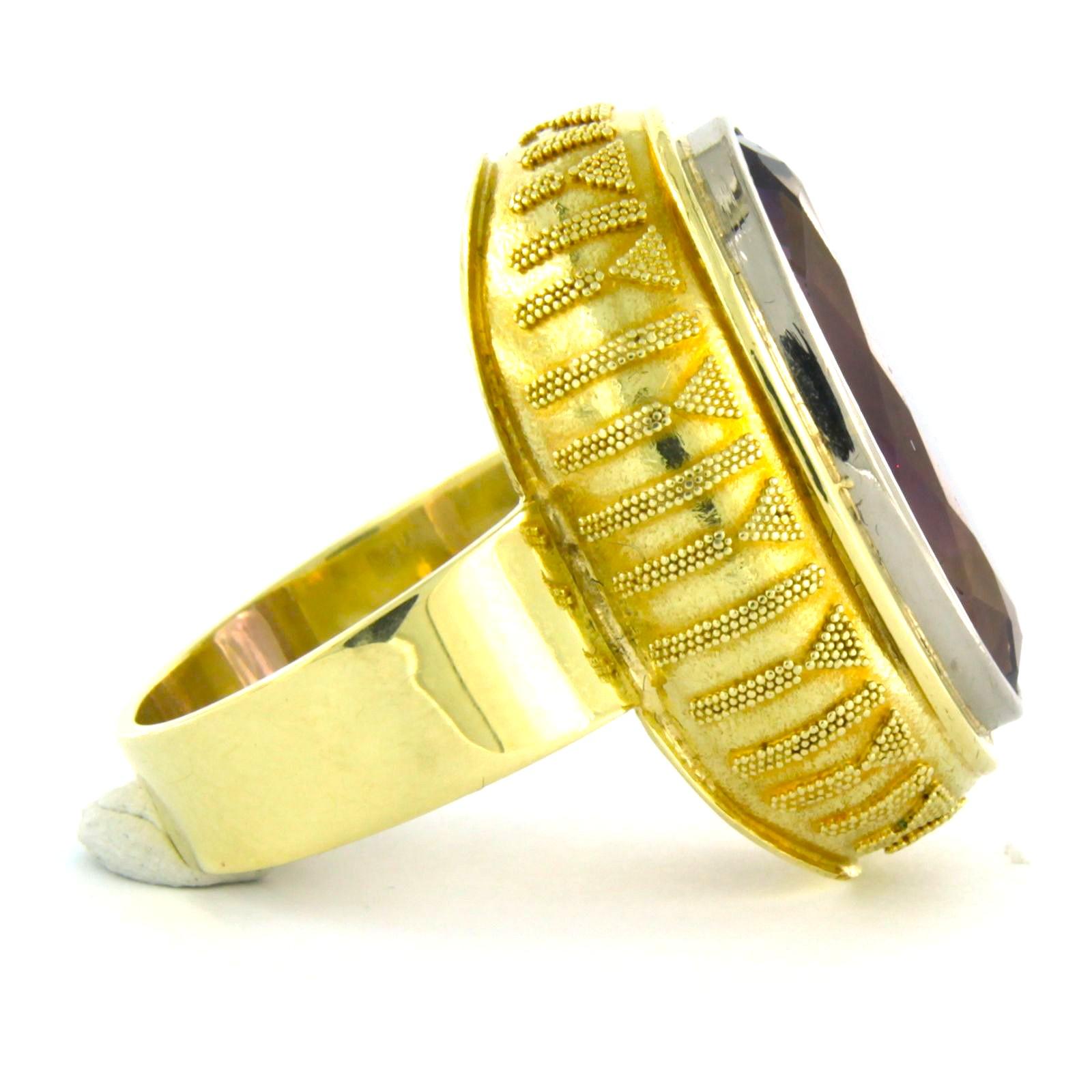 Modern Ring with amethyst 12.8 grams 14k yellow gold For Sale
