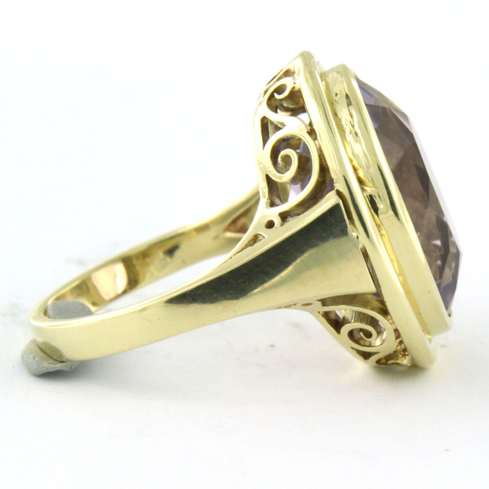 Taglio ovale Anello con ametista in oro giallo 14k 8,2 grammi in vendita