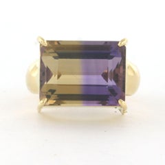 Ring with Amethyst 18k yellow gold