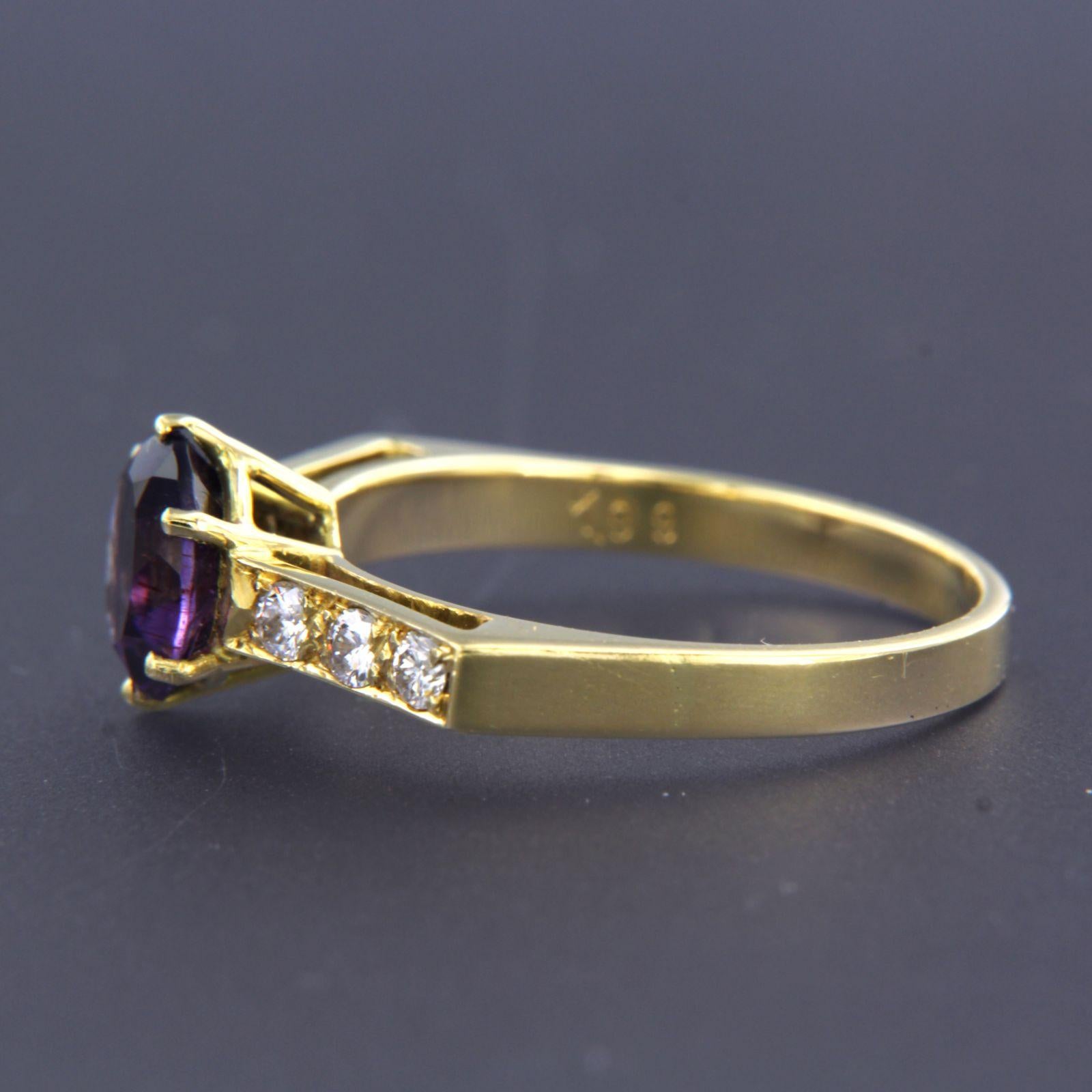 Modern Ring with amethyst and diamonds 18k yellow gold For Sale