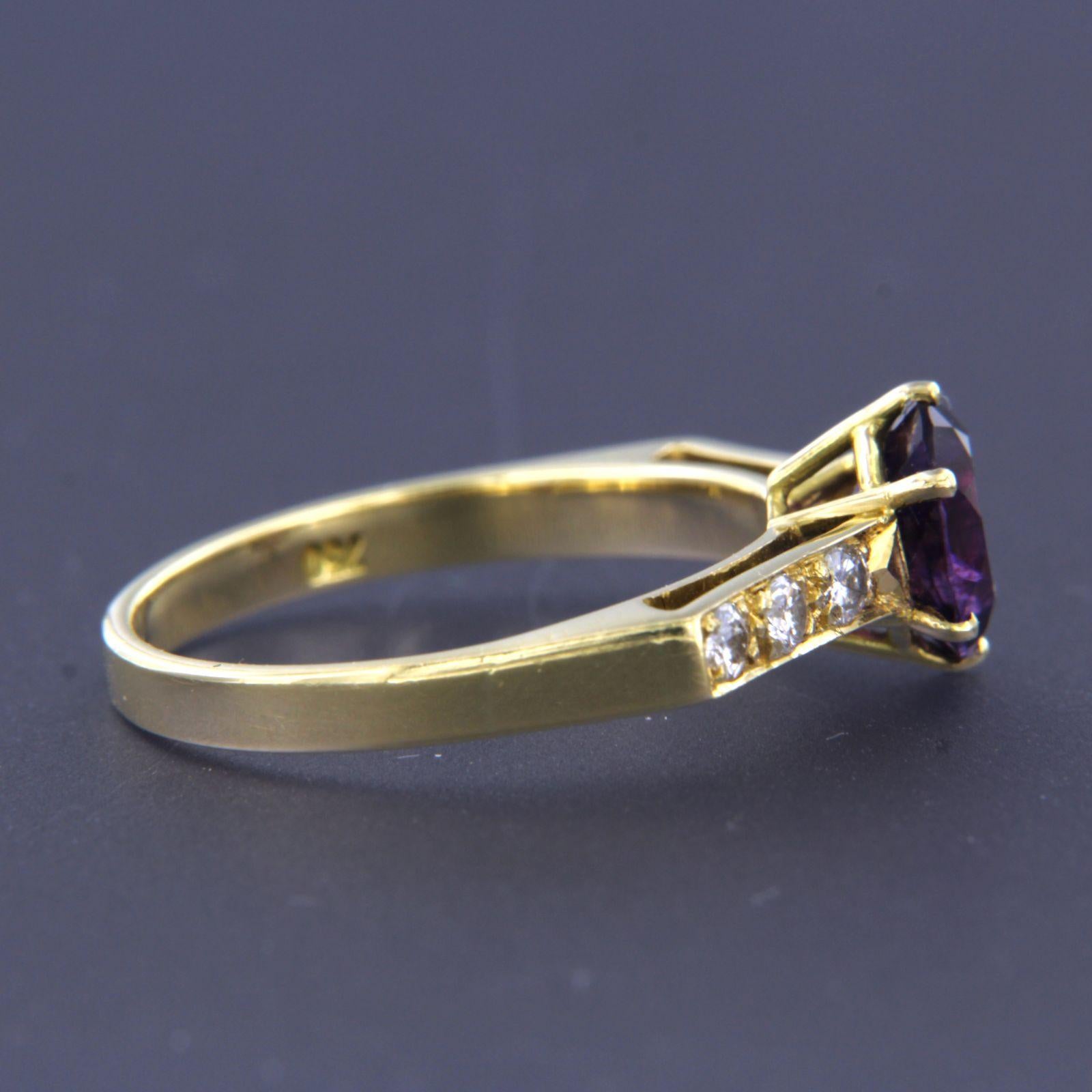 Ring with amethyst and diamonds 18k yellow gold In Good Condition For Sale In The Hague, ZH