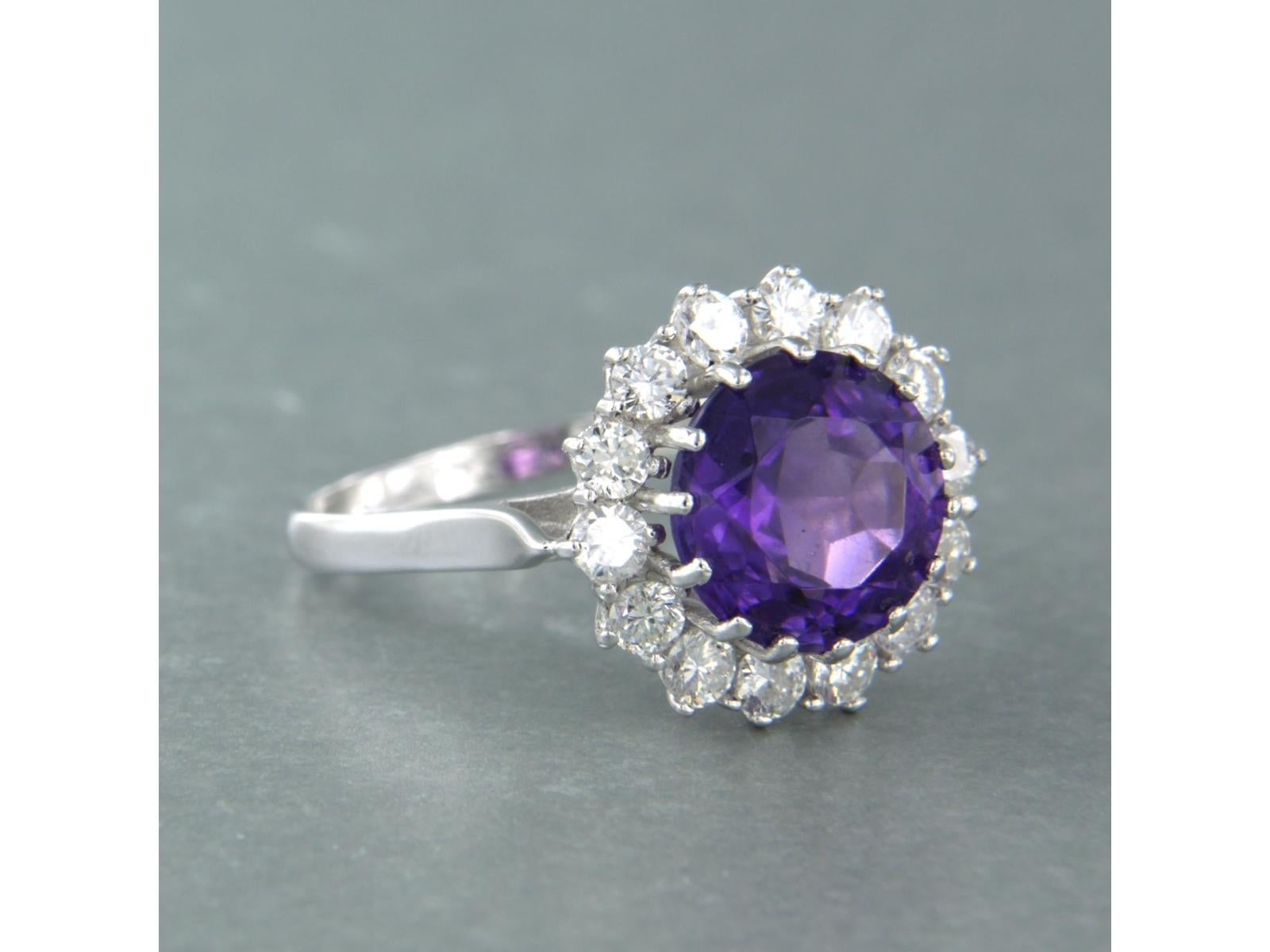 Taille brillant Bague avec améthyste jusqu'à 3,50ct et diamants taille brillant jusqu'à 1,00ct or 14k en vente