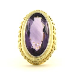 Anillo con amatista hasta 4,00 ct  12,8 gramos de oro amarillo de 14 quilates