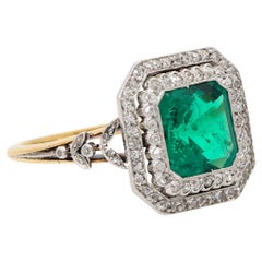 Ring with an emerald of intense, clear green, approx. 2.2 ct,