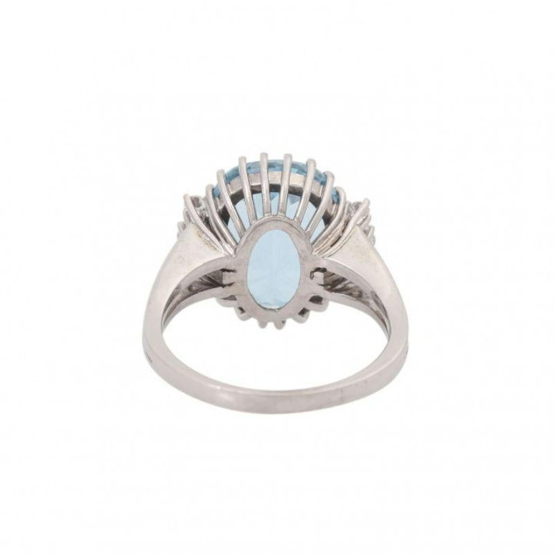 Ring with Aquamarine and 6 Brilliant-Cut Diamonds Totaling Approx. 0.22 Ct In Fair Condition For Sale In Stuttgart, BW