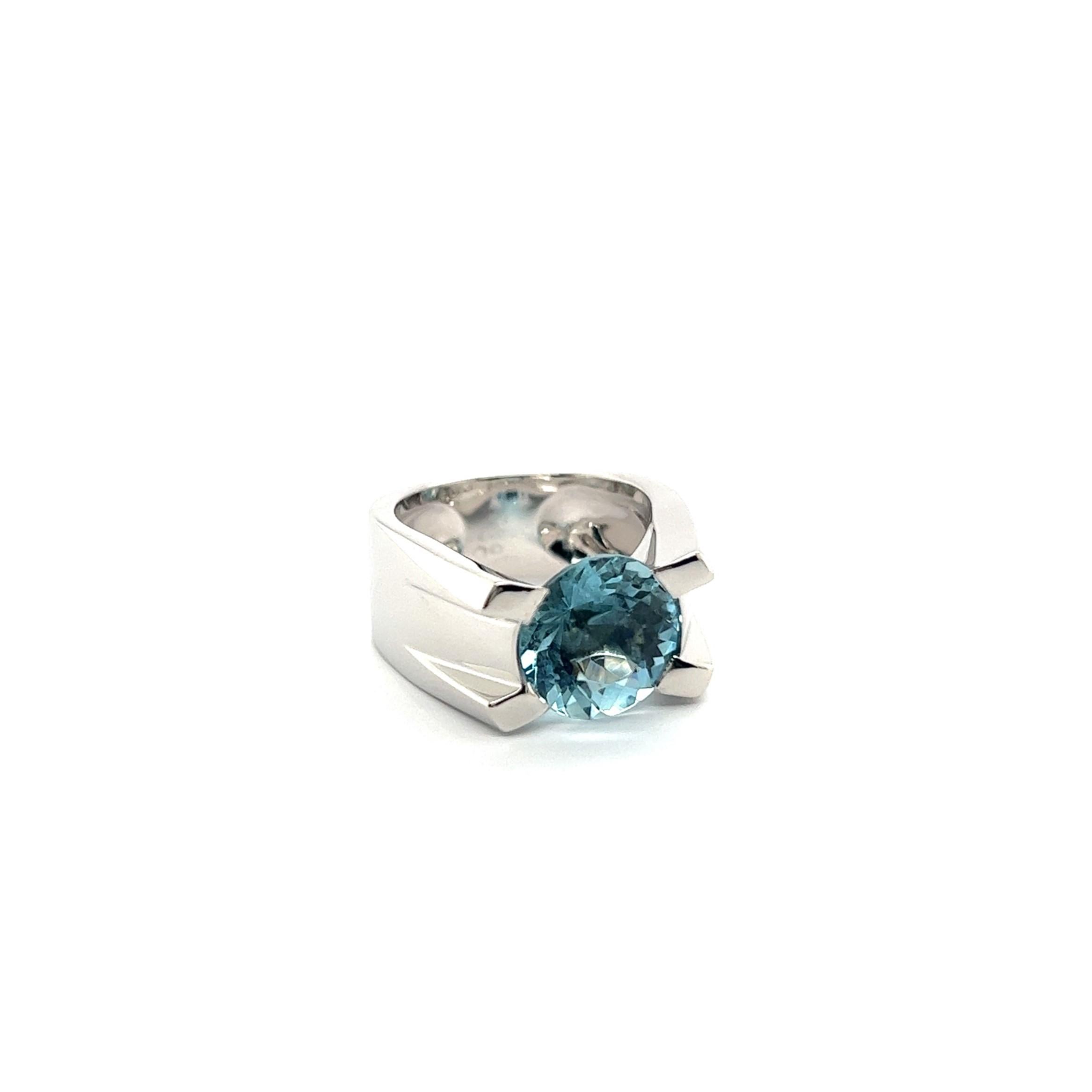Modern Ring with Aquamarine in 18 Karat White Gold by Cartier  For Sale