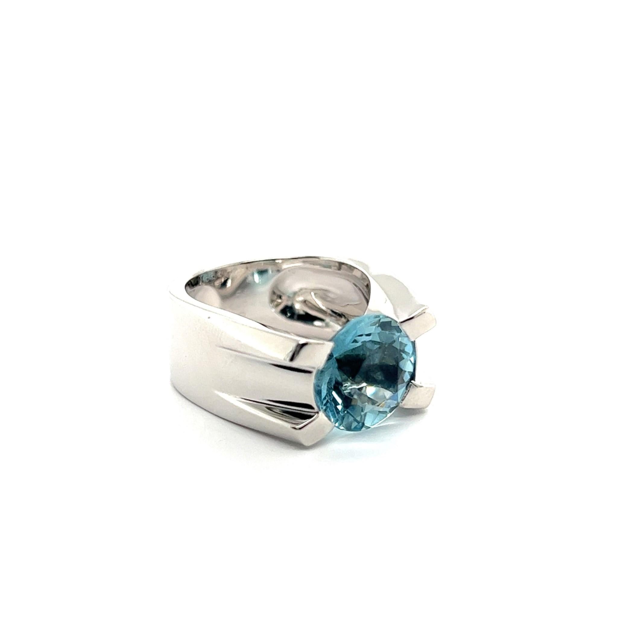 Ring with Aquamarine in 18 Karat White Gold by Cartier  For Sale 1