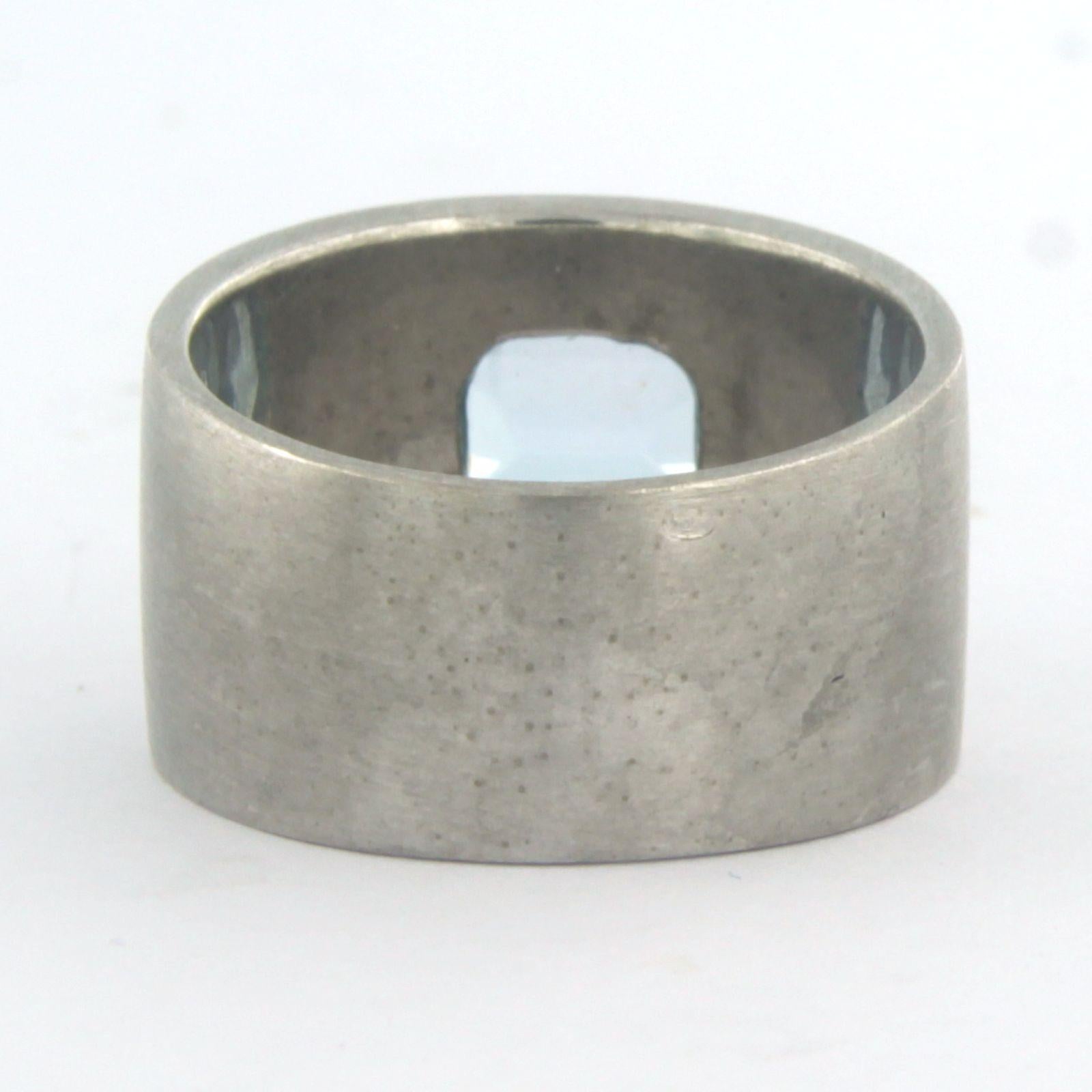 Taglio smeraldo Anello con acquamarina fino a 1,50ct in oro bianco 18k 7,2 grammi in vendita